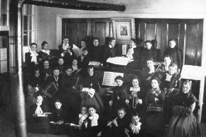 Classe de musique du couvent (photo: Centre d'archives régional de Portneuf).