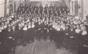 Année scolaire1948-1949 au couvent de Deschambault (photo tirée de l'album souvenir du centenaire du couvent en 1961.