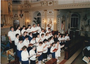 Chœur des Retrouvailles, en spectacle à l'église en 1988, pour le 275e anniversaire de Deschambault.