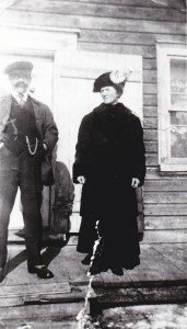 Mes grands-parents, Blanche et Tom, endimanchés pour aller à l’église.