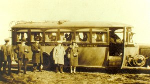 L'un des véhicules de la compagnie Autobus Gauthier (© coll. privée Madeleine Genest).