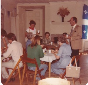 Déjeuner des Fermières au Vieux Presbytère, 1980 (coll. privée, Madeleine Genest Bouillé).