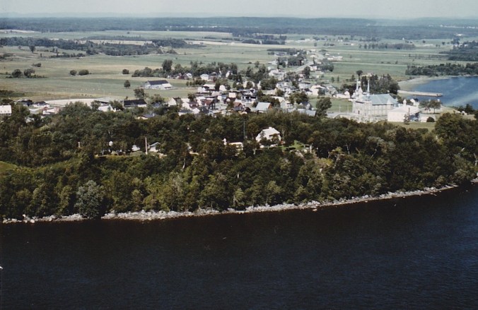 Peut-être préférez-vous une photo du haut des airs… N’est-ce pas qu’il est majestueux?