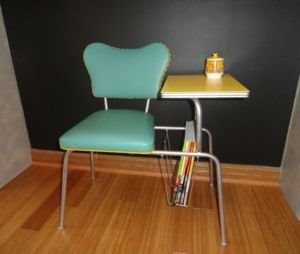 retro-telephone-table