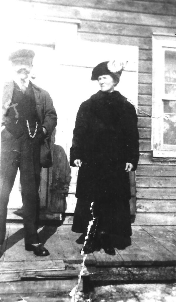 Mon grand-père Edmond "Tom" Petit et ma grand-mère Blanche (coll. Madeleine Genest Bouillé).