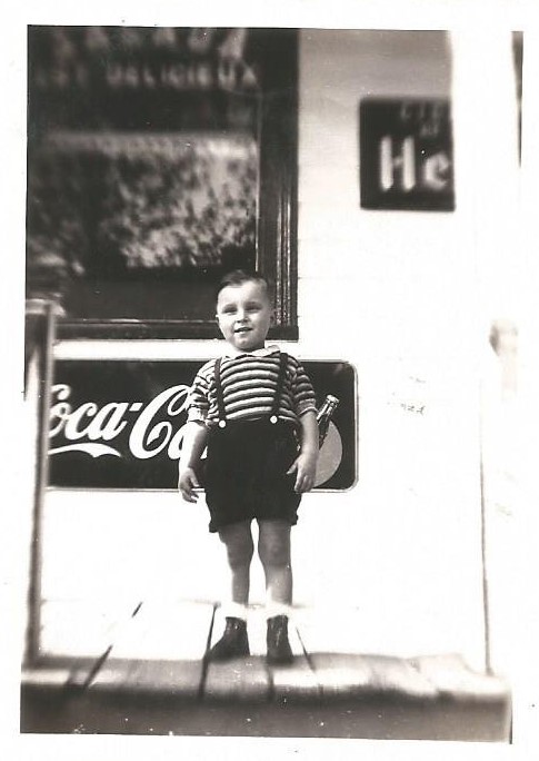 Magasin de Mme Henri Savard, 1944 (coll. privée Madeleine Genest Bouillé).